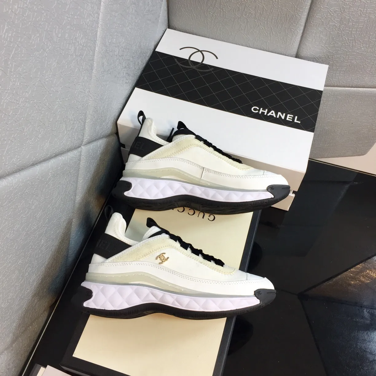 👟👟Ex-factory price 480👟👟 Women's shoes, women's clothing, sizes: 35-45 in stock, welcome to see the board for tasting details. Chanel Chanel Couple Style Xiaoxiang Casual Sports Shoes Dad Shoes Couple Style Counter original version 1:1, each color is accurately matched and internally marked. Black and gold logo. Fabric: Silk cowhide/Imported sheep tendon Outsole: T👟👟Ex-factory price U outsole/Transparent crystal bottom Comes with flip-top magnet box, complete package